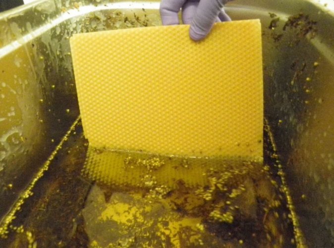 Konopná mast s včelím voskem