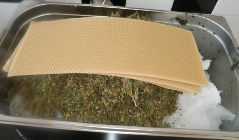 Konopná mast s včelím voskem - Objem: 250 ml
